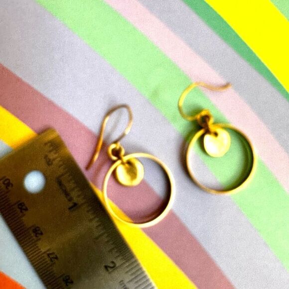 Gold tone circle drop earrings - Picture 7 of 7